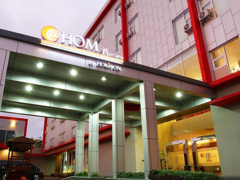 فندق @Hom بريمير سيلاكاب المظهر الخارجي الصورة