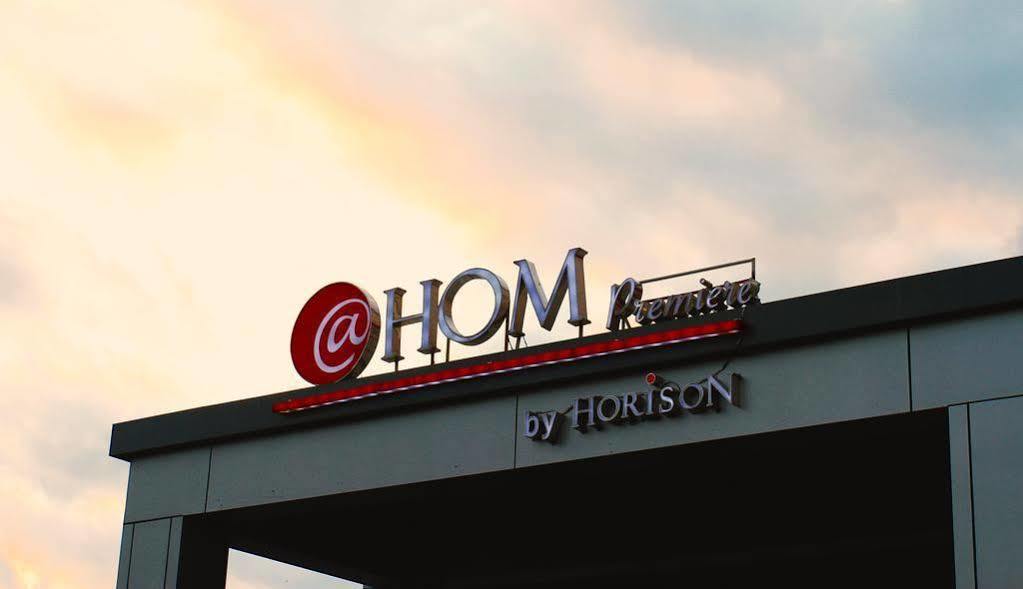 فندق @Hom بريمير سيلاكاب المظهر الخارجي الصورة